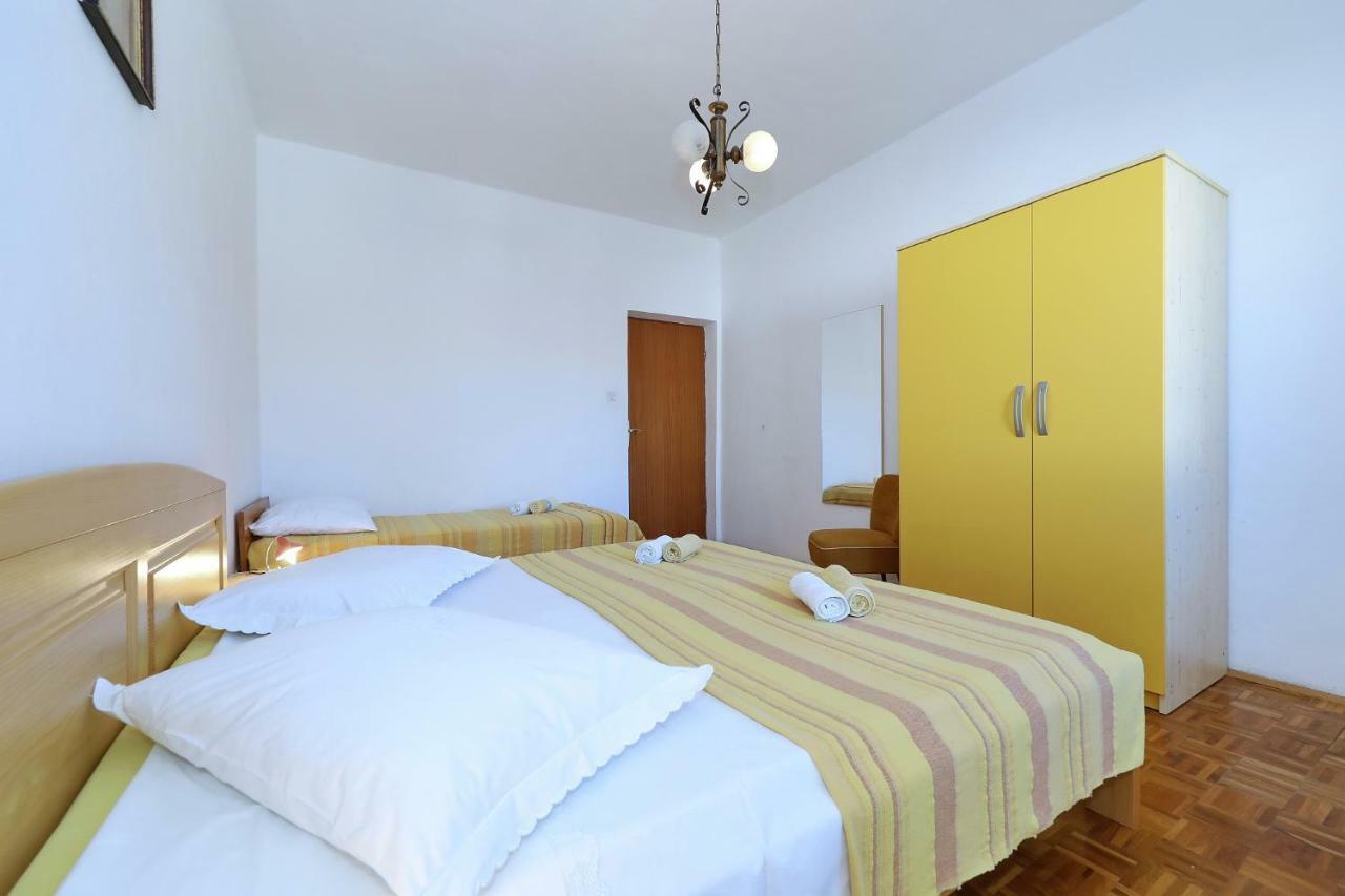 Apartmani Mila Pag Town Exterior foto
