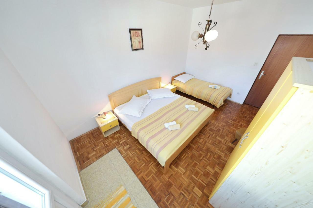 Apartmani Mila Pag Town Exterior foto